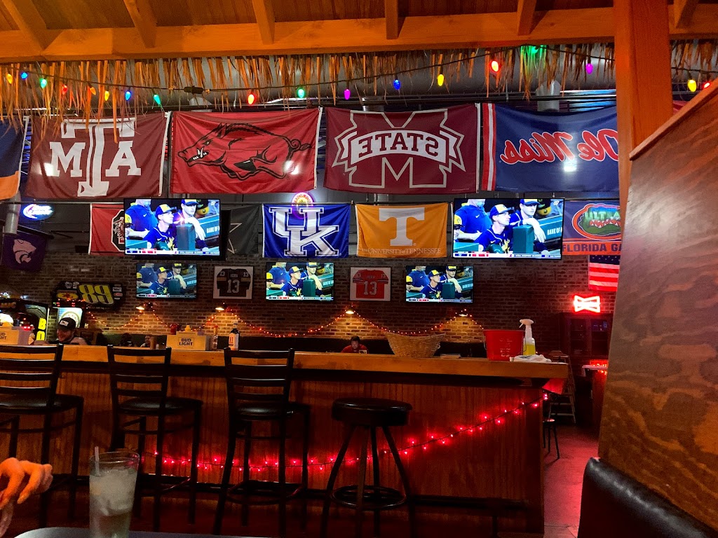 Sharkys Pub & Grub, Nevada, MO | restaurant | 400 Johnson Dr, Nevada, MO 64772, USA | 4172836220 OR +1 417-283-6220