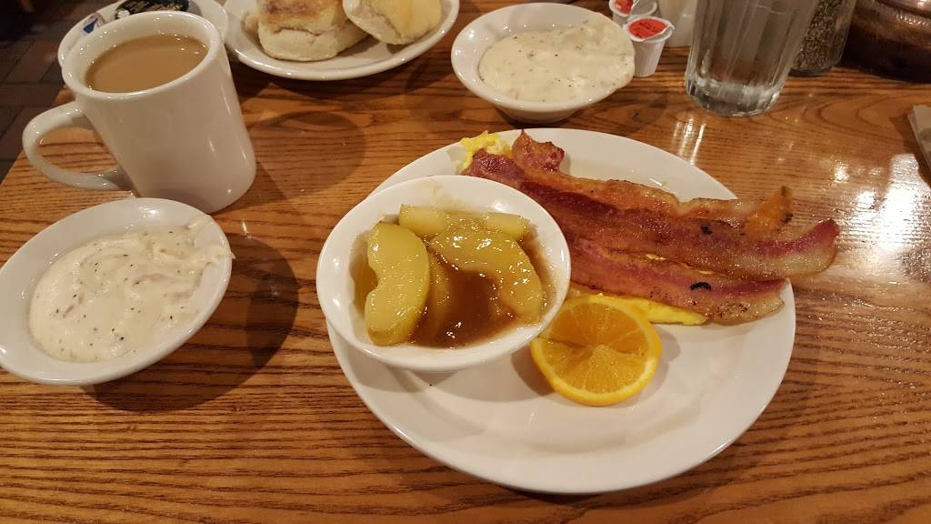Cracker Barrel Old Country Store | restaurant | 1050 S Hwy Dr, Fenton, MO 63026, USA | 6363493335 OR +1 636-349-3335