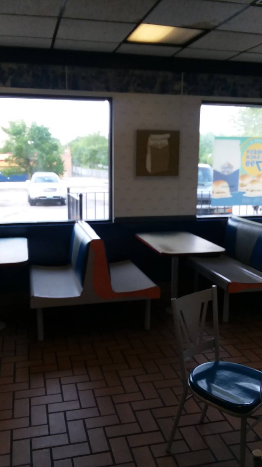 White Castle | restaurant | 3524 N Kingshighway Blvd, St. Louis, MO 63115, USA | 3143853576 OR +1 314-385-3576