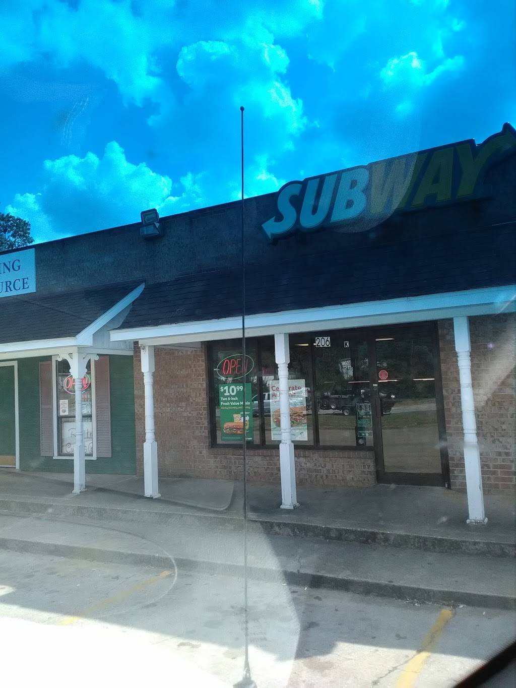 Subway | restaurant | 206 W US Hwy 80, White Oak, TX 75693, USA | 9032976667 OR +1 903-297-6667
