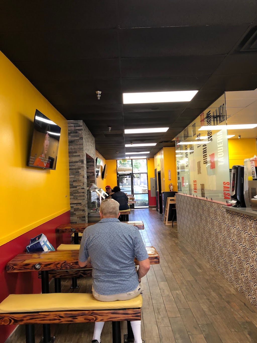 Los 3 Trompos Taqueria & Beer | restaurant | 2437 W Florida Ave, Hemet, CA 92545, USA | 9517656296 OR +1 951-765-6296