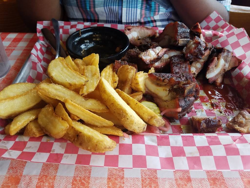 Famous Daves Bar-B-Que | restaurant | 15657 S Harlem Ave, Orland Park, IL 60462, USA | 7085327850 OR +1 708-532-7850