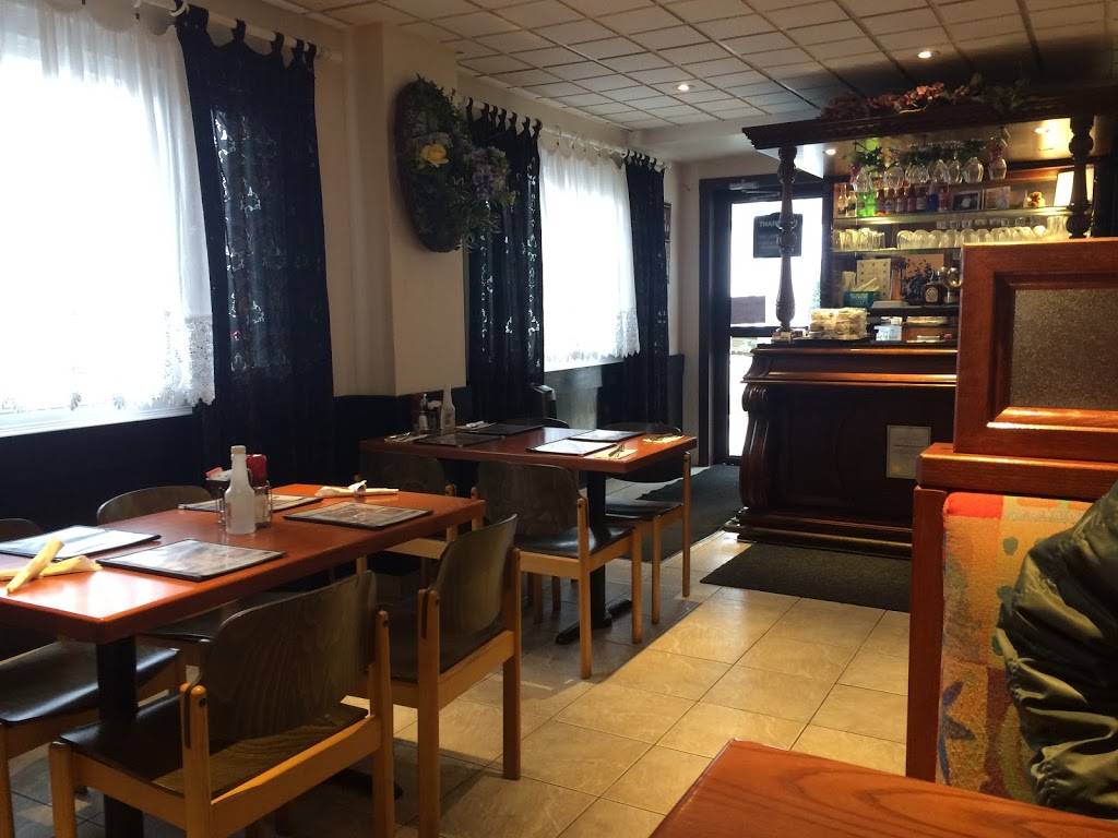 Veslo Family Restaurant | restaurant | 100 Arnold St, Kitchener, ON N2H 6C9, Canada | 5197449292 OR +1 519-744-9292