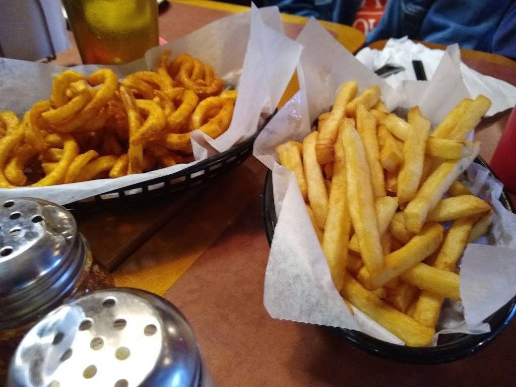 Giovannis New York Pizza | restaurant | 520 E Market St, Leesburg, VA 20176, USA | 7037778440 OR +1 703-777-8440