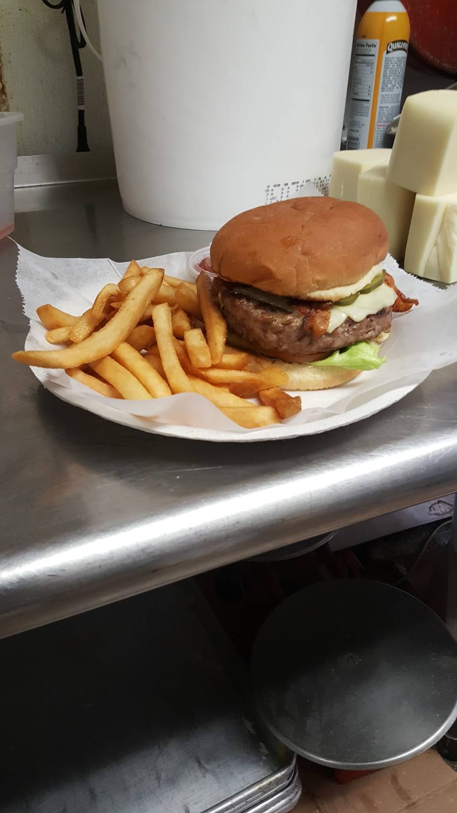 Takis Pizza | restaurant | 547 Main St, West Yarmouth, MA 02673, USA | 5087713331 OR +1 508-771-3331