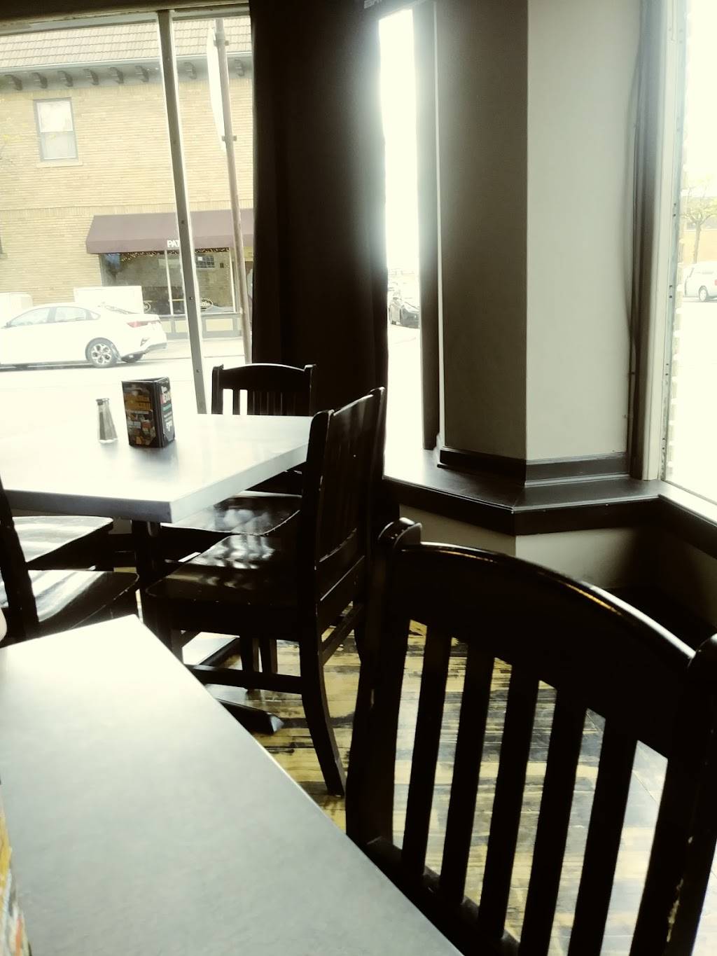 Two Bucks Lakewood | restaurant | 15609 Madison Ave, Lakewood, OH 44107, USA | 2165055599 OR +1 216-505-5599