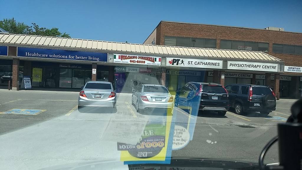 Volcano Pizzeria | restaurant | Lake-Carlton Plaza, 145 Carlton St, St. Catharines, ON L2R 1R5, Canada | 9056412555 OR +1 905-641-2555