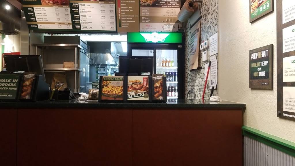 Wingstop | restaurant | 10749 North Fwy, Houston, TX 77037, USA | 2814489464 OR +1 281-448-9464