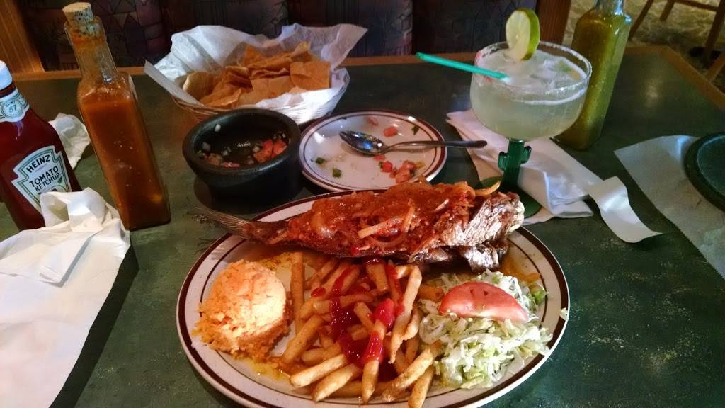 Panchos | restaurant | 700 E New York St, Aurora, IL 60505, USA | 6308209391 OR +1 630-820-9391