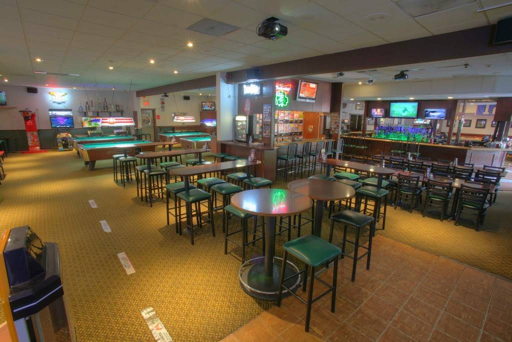 Lucky 7 Bar and Grill | restaurant | 12715 NE 124th St, Kirkland, WA 98034, USA | 4258217717 OR +1 425-821-7717