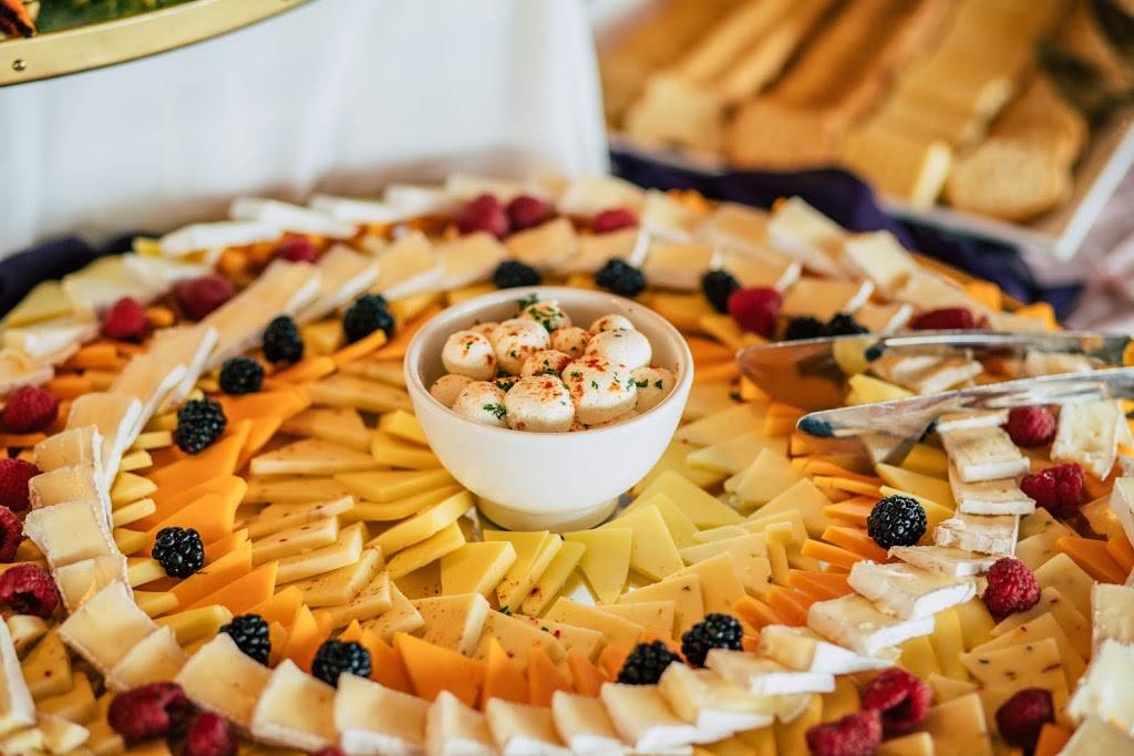 Castaway San Bernardino | restaurant | 670 N Kendall Dr, San Bernardino, CA 92407, USA | 9098811502 OR +1 909-881-1502