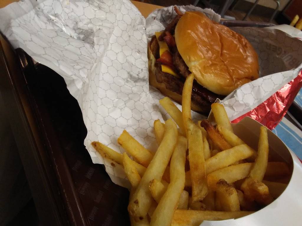 Wendys | restaurant | 1100 Radisson St, Green Bay, WI 54302, USA | 9204308580 OR +1 920-430-8580