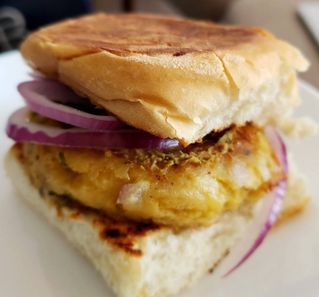 Flavor Towne | restaurant | 210 - 3092 Mavis Road Inside Mississauga Flea Market Food Court, Mississauga, ON L5C 1T8, Canada | 6475281996 OR +1 647-528-1996