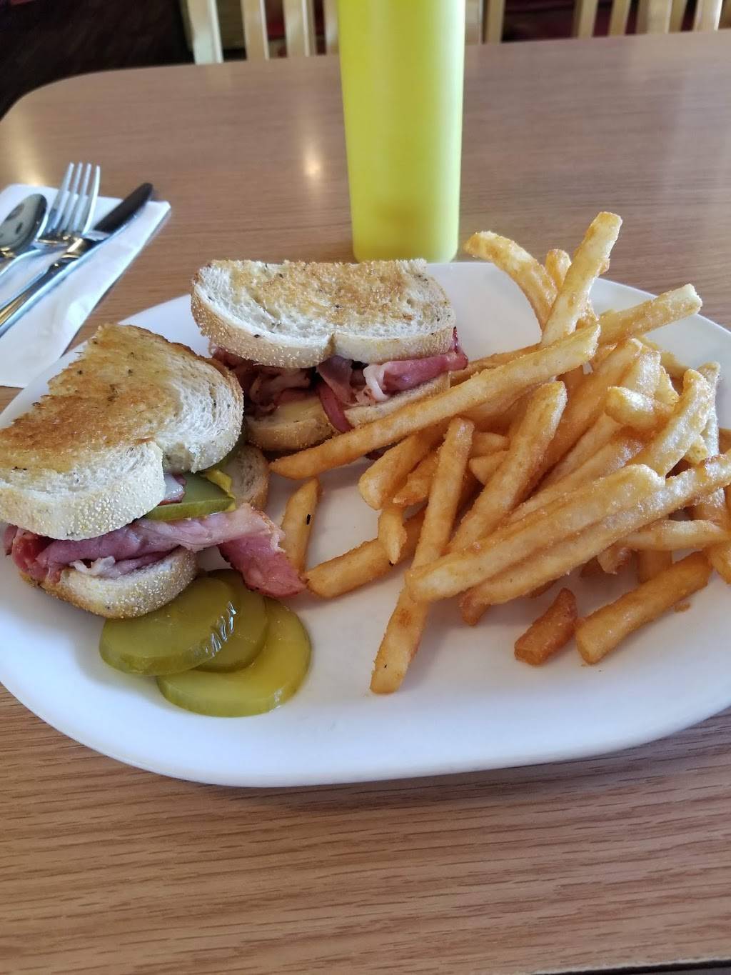 Swing Inn Cafe | restaurant | 28676 Old Town Front St, Temecula, CA 92590, USA | 9516762321 OR +1 951-676-2321