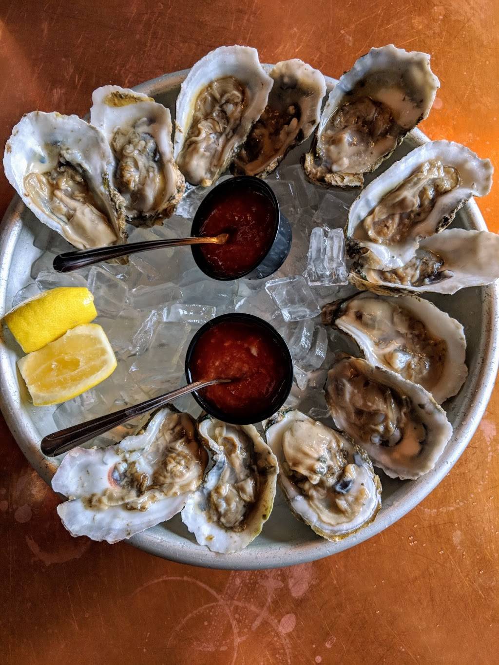 Toms Oyster Bar | restaurant | 318 S Main St, Royal Oak, MI 48067, USA | 2485411186 OR +1 248-541-1186