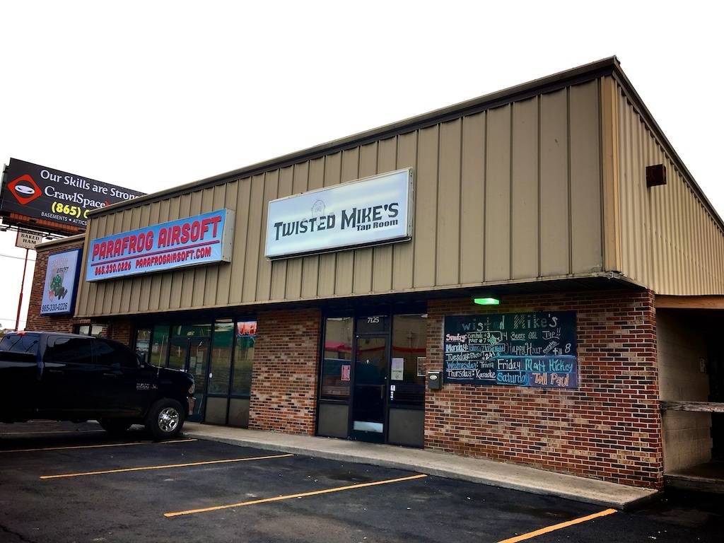 Twisted Mikes Tap Room | restaurant | 7125 Kingston Pike, Knoxville, TN 37919, USA | 8652125619 OR +1 865-212-5619