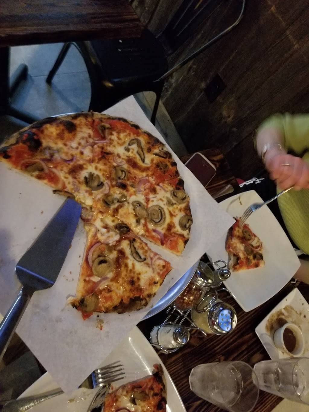 Max and Leos Artisan Pizza | restaurant | 476 North Rd, Sudbury, MA 01776, USA | 9782615842 OR +1 978-261-5842