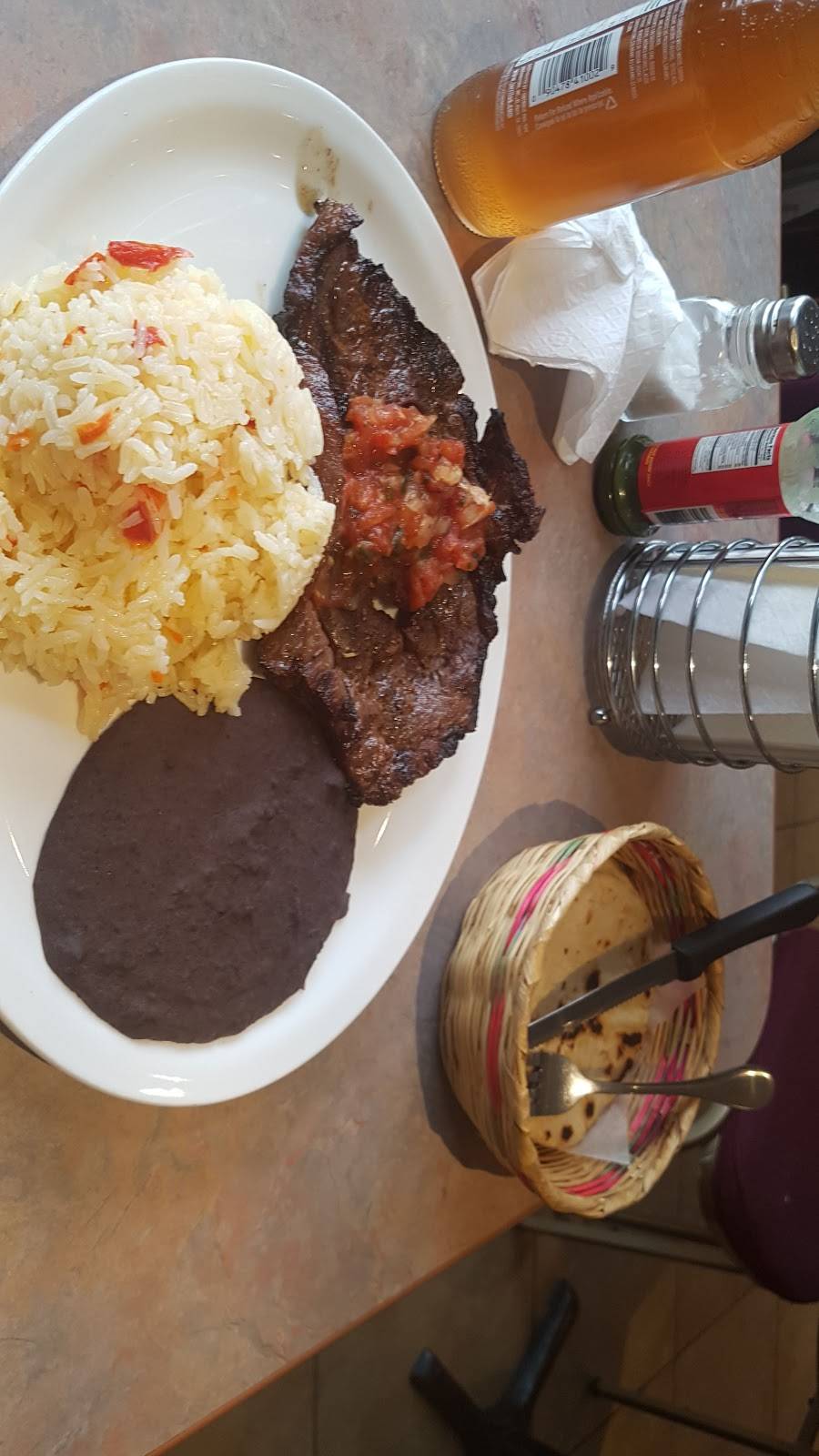 Bakery El Quetzal | restaurant | 2011 Lawrence Ave W #9, York, ON M9N 3V3, Canada | 4162454982 OR +1 416-245-4982