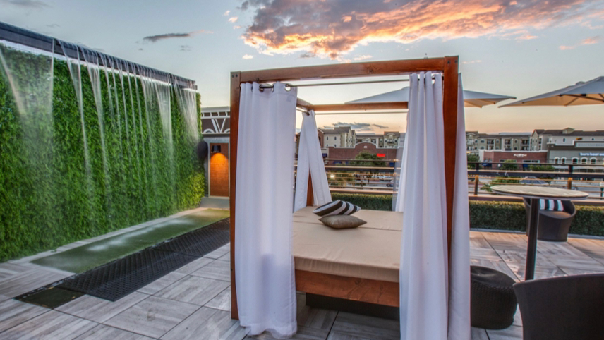 Pale Horse Eatery & Sky Bar | restaurant | 2031 Central Plaza #101, New Braunfels, TX 78130, USA | 8303127332 OR +1 830-312-7332