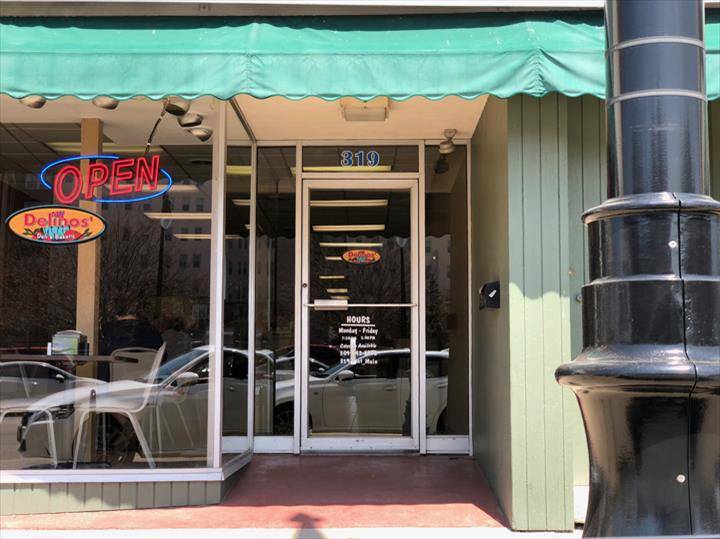 Delinos Deli & Bakery | bakery | 319 E Main St, Galesburg, IL 61401, USA | 3093423372 OR +1 309-342-3372