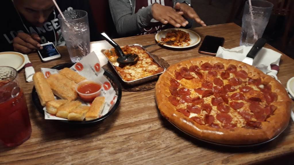 Pizza Hut | meal takeaway | 1020 W Main St, Lyons, KS 67554, USA | 6202575644 OR +1 620-257-5644