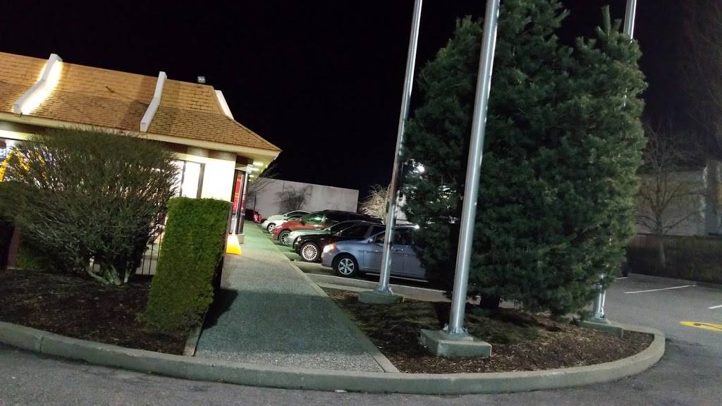 McDonalds | meal takeaway | 14923 Hwy 99, Lynnwood, WA 98037, USA | 4257433560 OR +1 425-743-3560