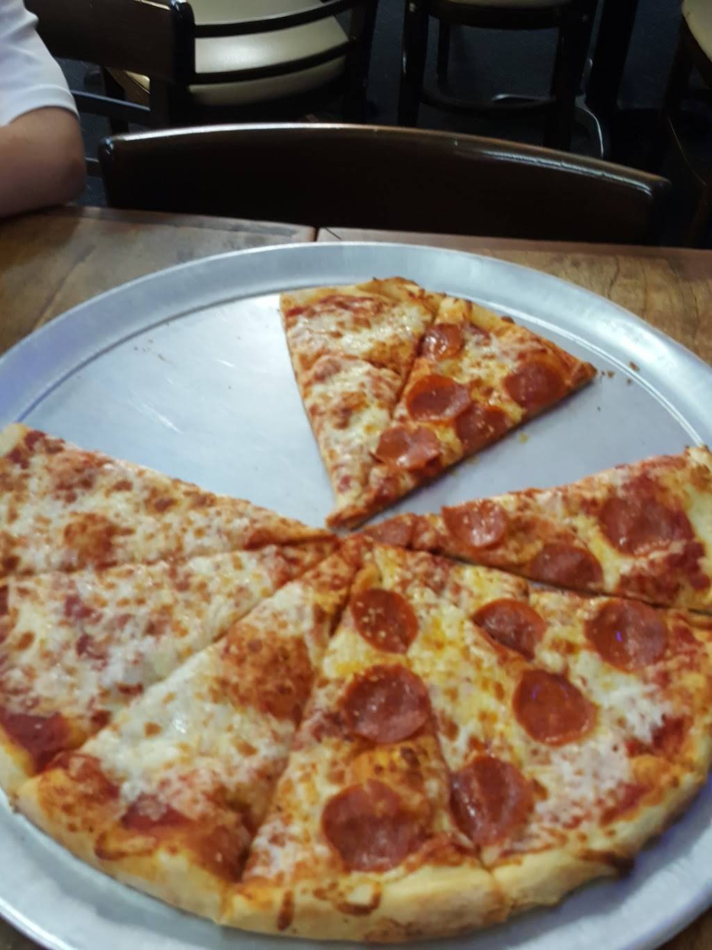 New York Pizza and Deli | restaurant | 6613 N Kings Hwy # C, Myrtle Beach, SC 29572, USA | 8434975900 OR +1 843-497-5900