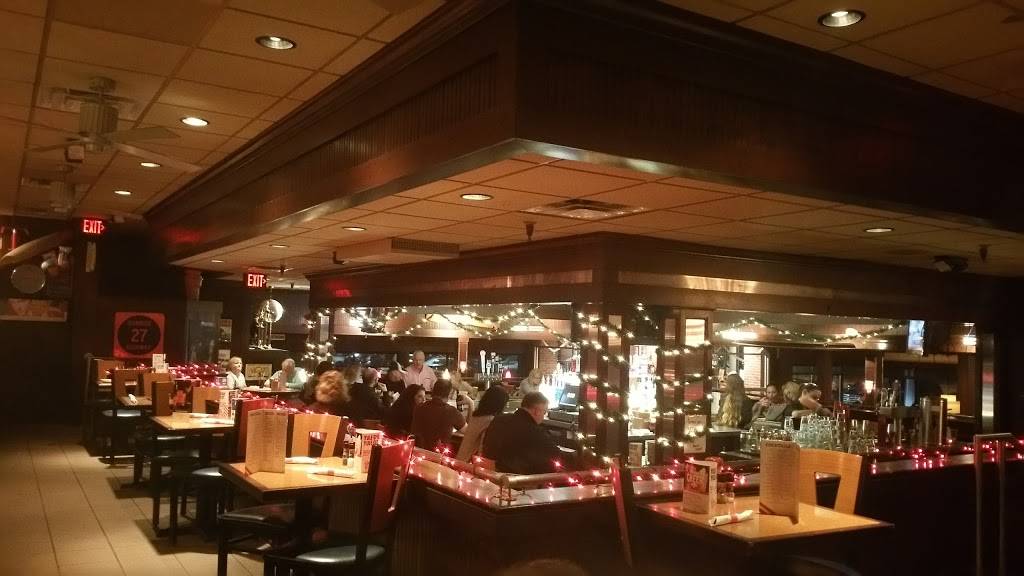 TGI Fridays | restaurant | 18400 Royalton Rd, Strongsville, OH 44136, USA | 4402381299 OR +1 440-238-1299