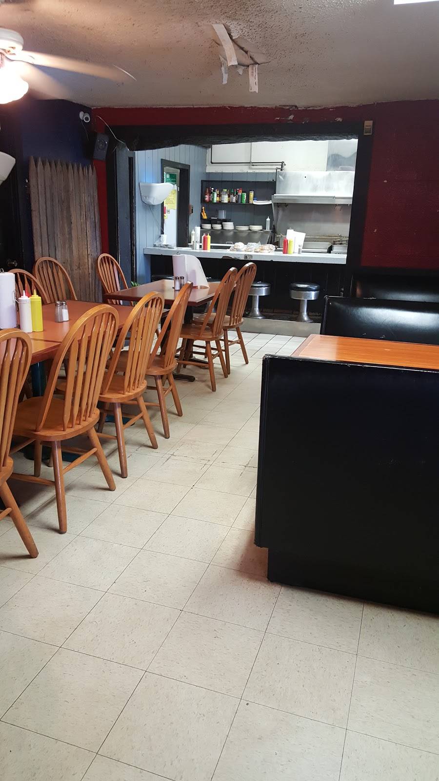 Johnnies Grill | restaurant | 224 Calumet Rd, Calumet, OK 73014, USA | 4058932612 OR +1 405-893-2612