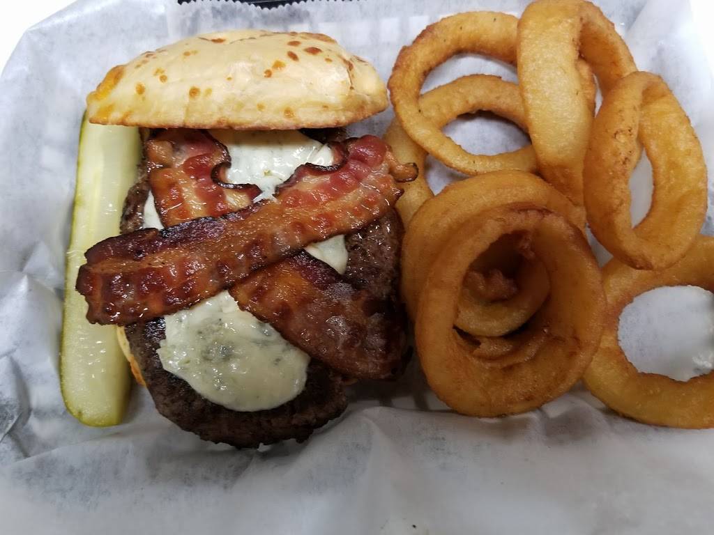 The Station Pub & Grill | restaurant | W226N3013 Duplainville Rd, Pewaukee, WI 53072, USA | 2626955300 OR +1 262-695-5300