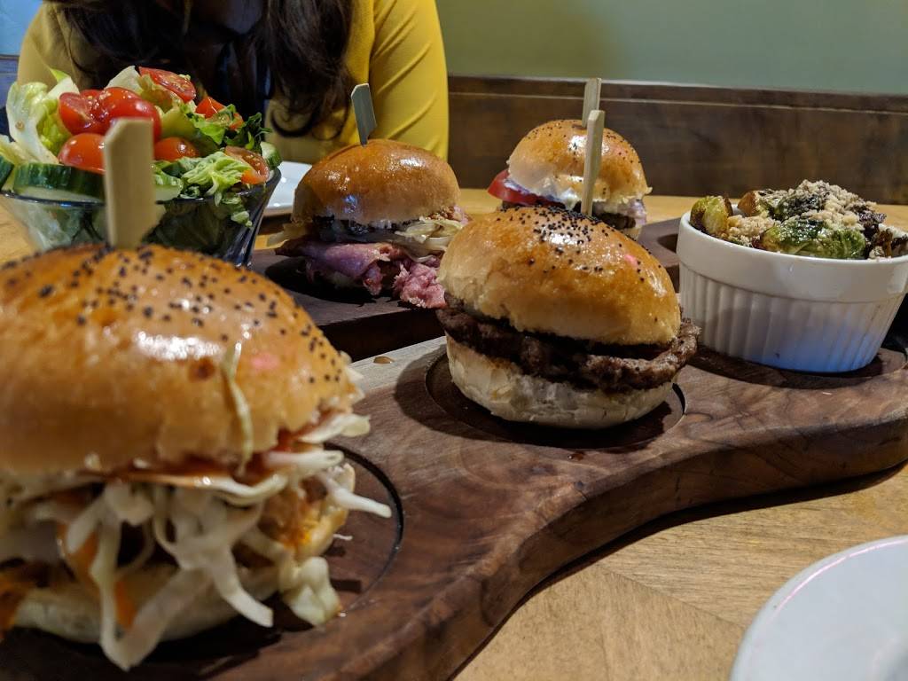 Walkerville Eatery | restaurant | 911 Walker Rd, Windsor, ON N8Y 2N6, Canada | 2262219969 OR +1 226-221-9969