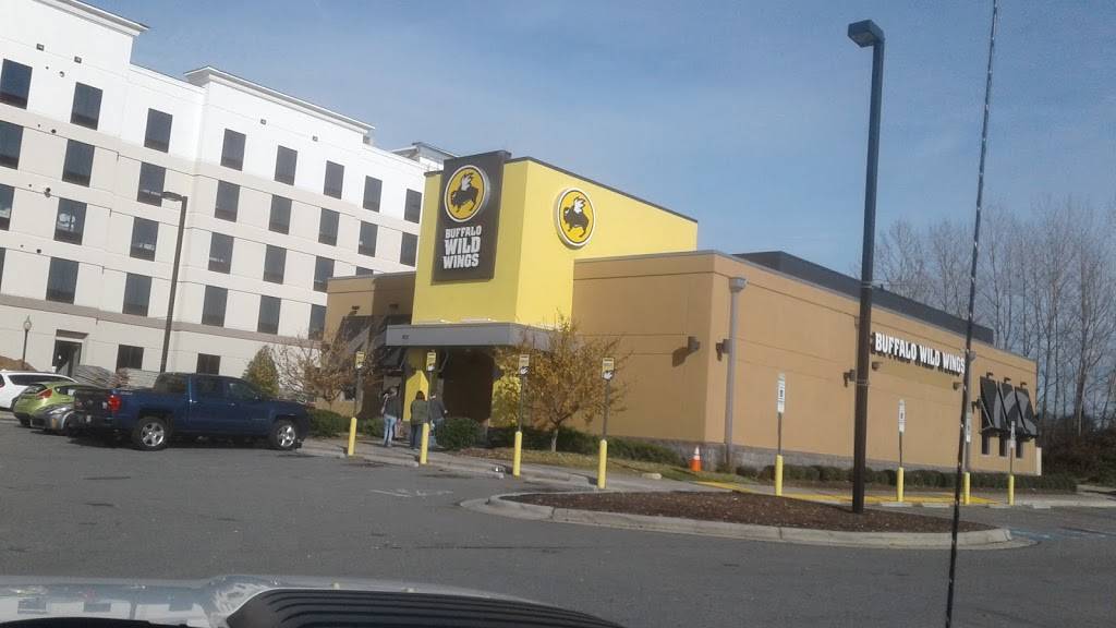 Buffalo Wild Wings | restaurant | 422 Cox Rd, Gastonia, NC 28056, USA | 7043494060 OR +1 704-349-4060