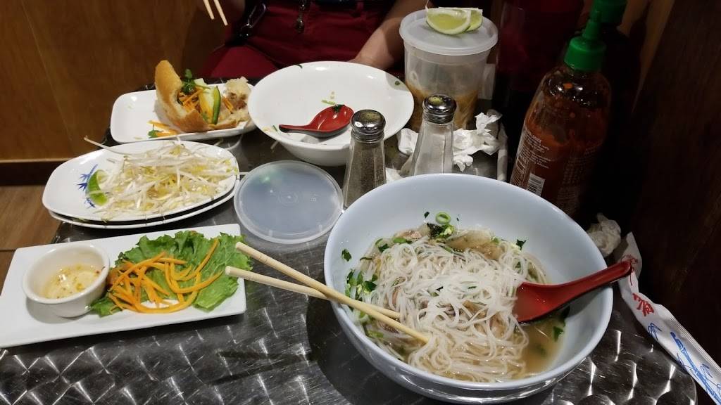 Nom Nom Noodles | meal takeaway | 1635 Eldridge Pkwy #400, Houston, TX 77077, USA | 2814976028 OR +1 281-497-6028