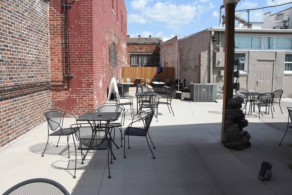 Westside Bar & Grille | restaurant | 127 S Chestnut Ave, Earlham, IA 50072, USA | 5157582916 OR +1 515-758-2916