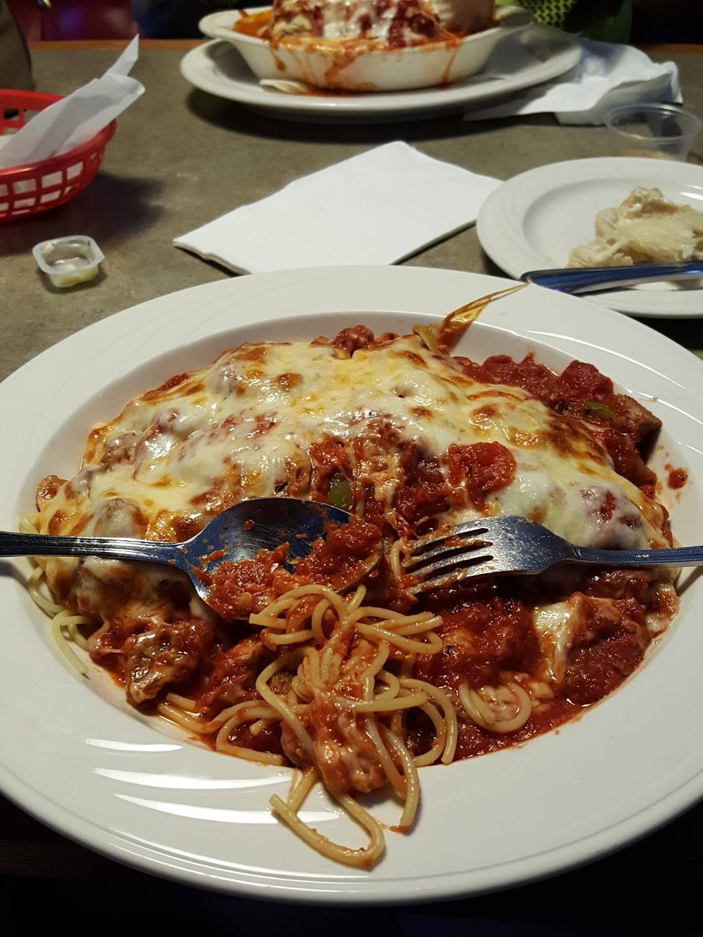 Savvis pizza restaurant | restaurant | 1555 Main St, East Hartford, CT 06108, USA | 8602893353 OR +1 860-289-3353