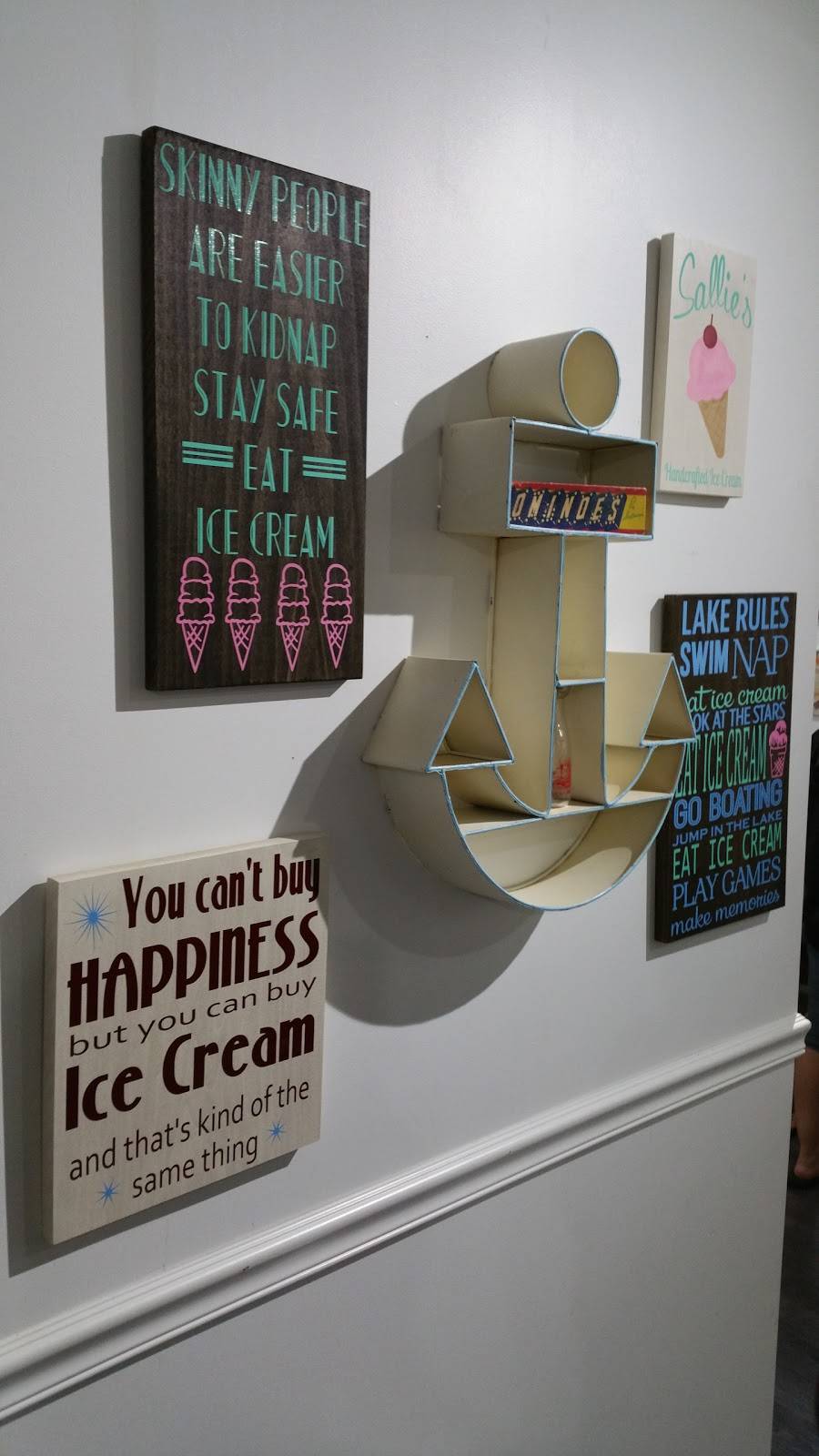 Sallies By The Shore | restaurant | 110 S Main St, Culver, IN 46511, USA | 5742429955 OR +1 574-242-9955