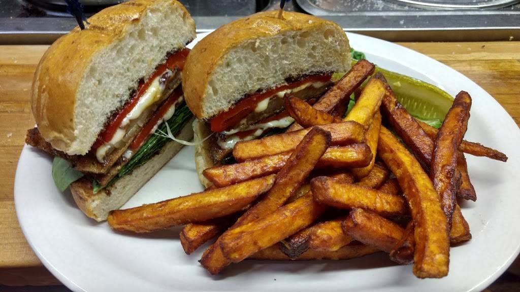 Ripe Tomato An American Grill | restaurant | 2721 State Hwy 9, Ballston Spa, NY 12020, USA | 5185811530 OR +1 518-581-1530