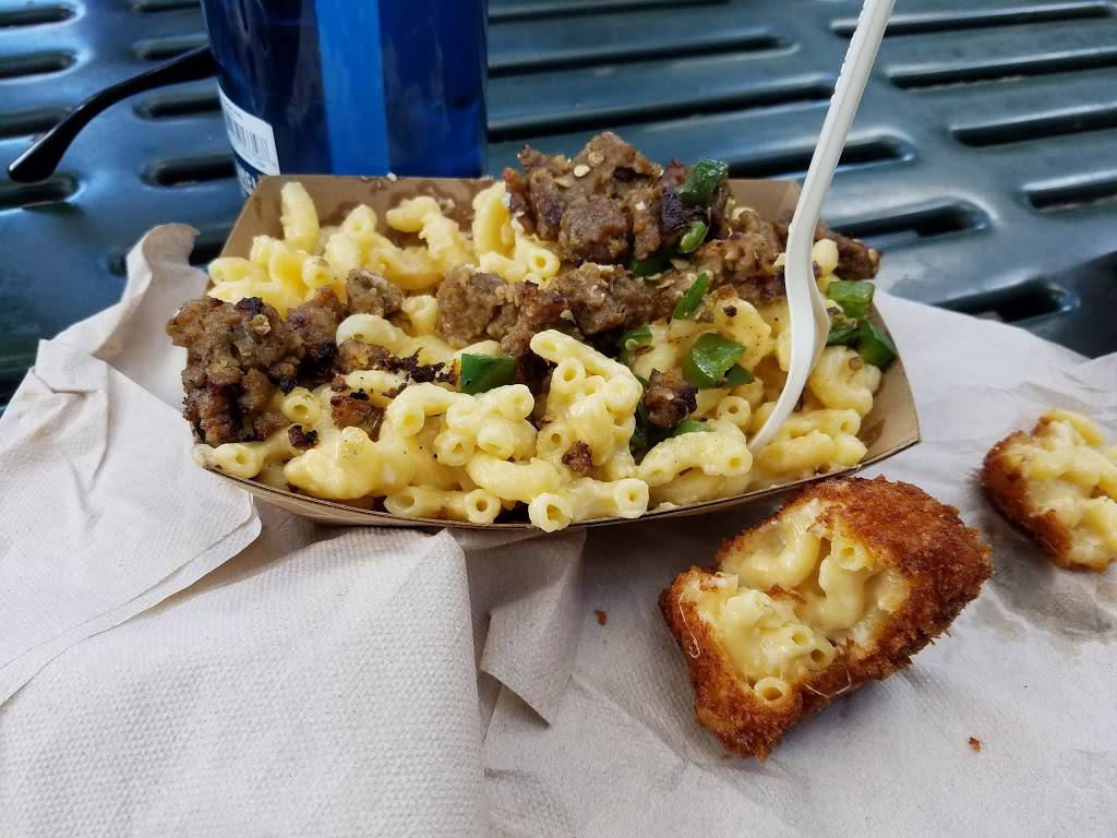 R. A. MacSammys Elbow Room | restaurant | 735 E 48th St, Minneapolis, MN 55417, USA | 6125841593 OR +1 612-584-1593