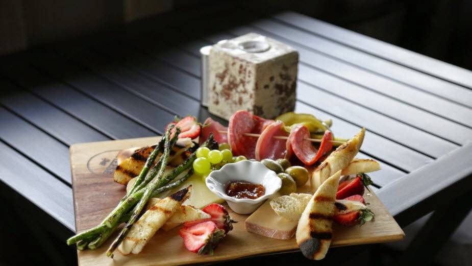 Twoeleven Main | restaurant | 211 Main St, Port Dover, ON N0A 1N0, Canada | 5195833251 OR +1 519-583-3251