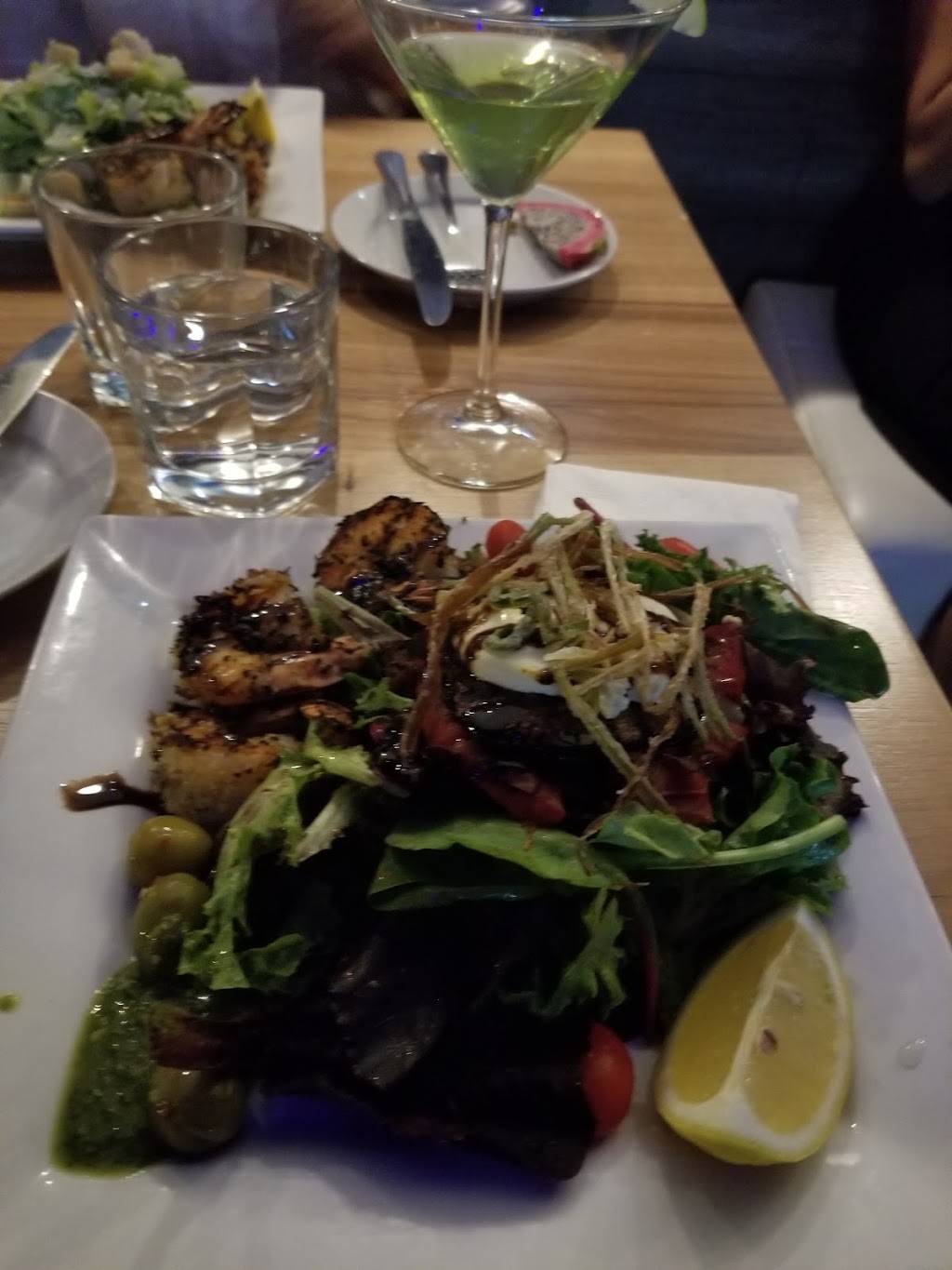 Dirty Martini Oakville | restaurant | 2075 Winston Park Dr, Oakville, ON L6H 5R7, Canada | 9058298400 OR +1 905-829-8400