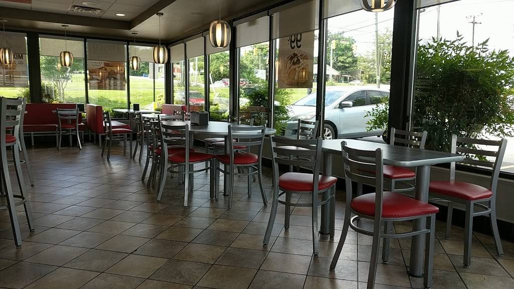 Hardees | restaurant | 1000 Acorn Dr, Nashville, TN 37210, USA | 6158729672 OR +1 615-872-9672