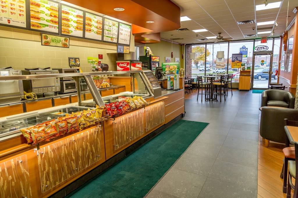 Subway | restaurant | 650 Woodlawn Rd W, Guelph, ON N1K 1B8, Canada | 5198265995 OR +1 519-826-5995