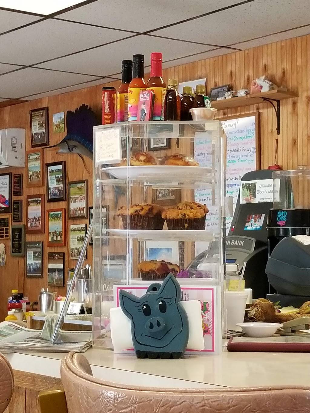 The Stuffed Pig | restaurant | 3520 Overseas Hwy, Marathon, FL 33050, USA | 3057434059 OR +1 305-743-4059