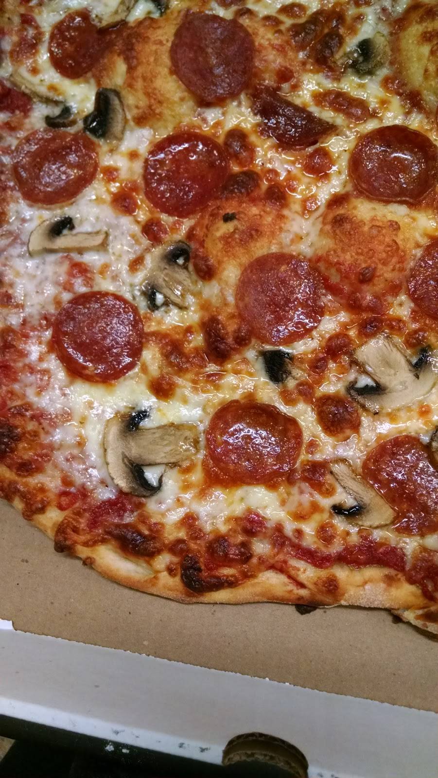 Hollywood Cafe and Sports Bar | restaurant | 2917 Duss Ave, Ambridge, PA 15003, USA | 7242661933 OR +1 724-266-1933