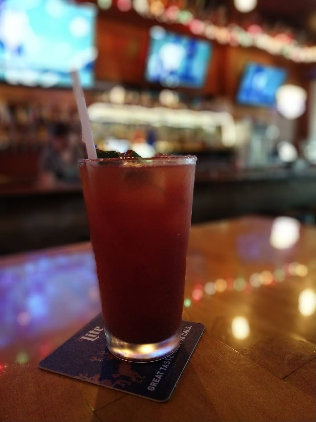 Bleachers Pub | restaurant | 8560 Greenwood Ave N, Seattle, WA 98103, USA | 2067839919 OR +1 206-783-9919