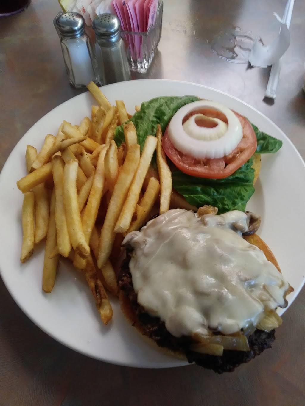 At The Tracks | restaurant | 6009 Main St, Lula, GA 30554, USA | 6786498248 OR +1 678-649-8248