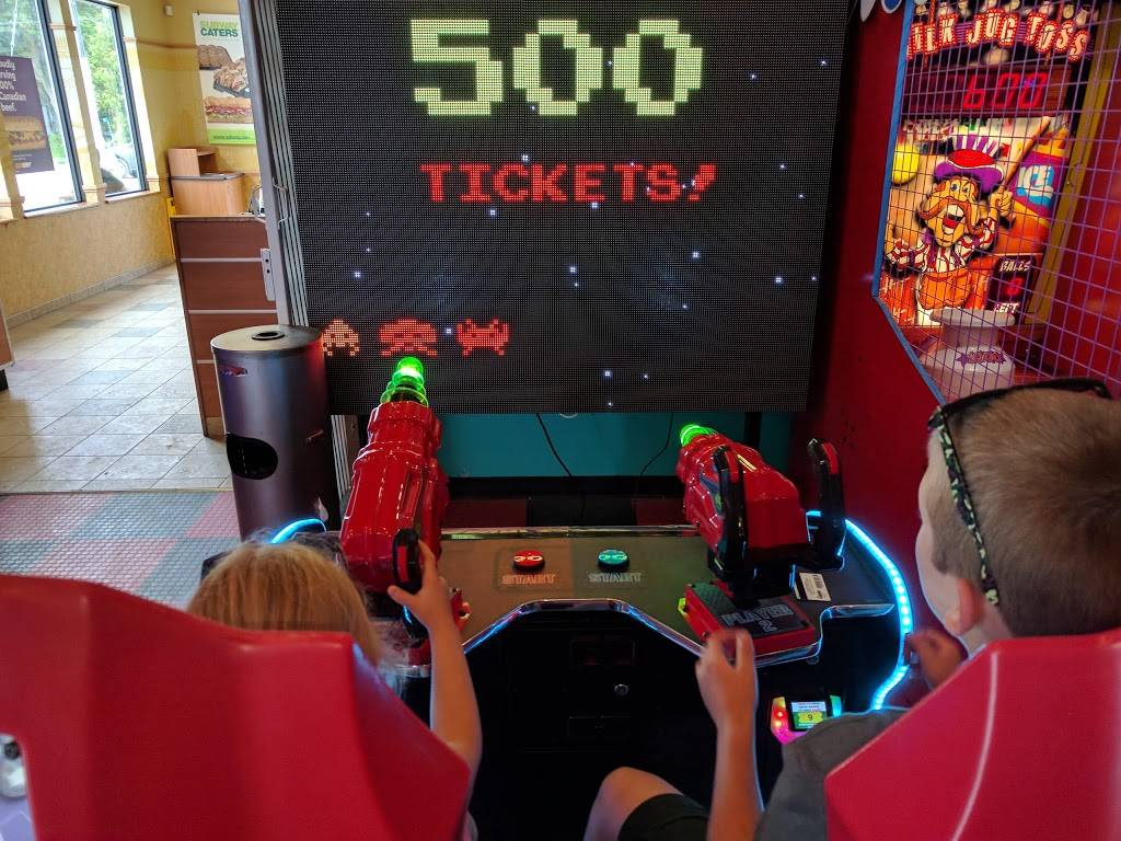 Subway | restaurant | 8 2nd Ave N, Sauble Beach, ON N0H 2G0, Canada | 5194221689 OR +1 519-422-1689