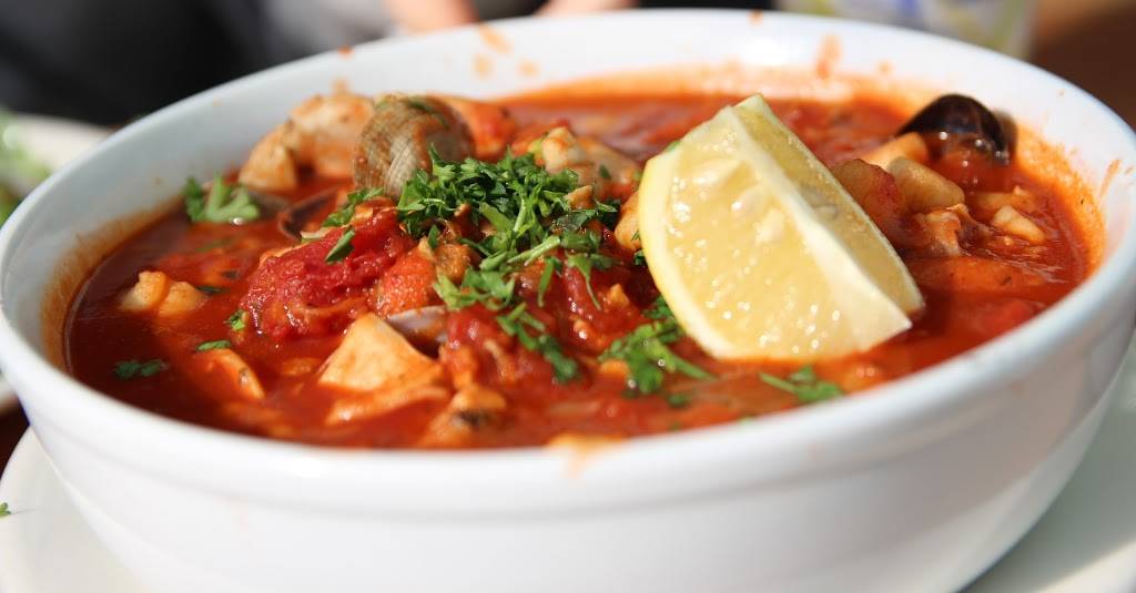 Phils Fish Market & Eatery | restaurant | 7600 Sandholdt Rd, Moss Landing, CA 95039, USA | 8316332152 OR +1 831-633-2152