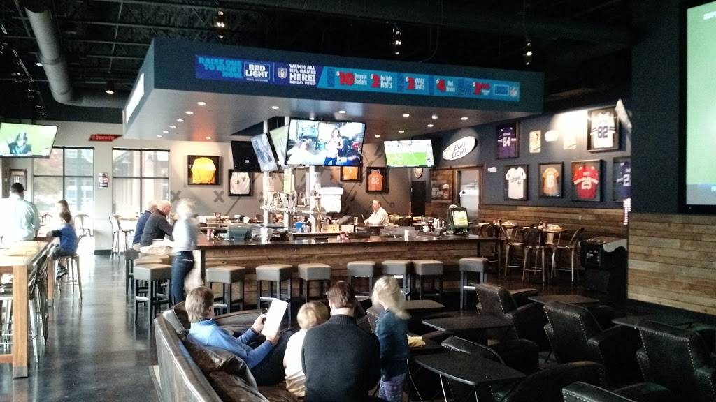 Fieldhouse Social | restaurant | 2525 University Commons Way, Knoxville, TN 37919, USA | 8655254481 OR +1 865-525-4481