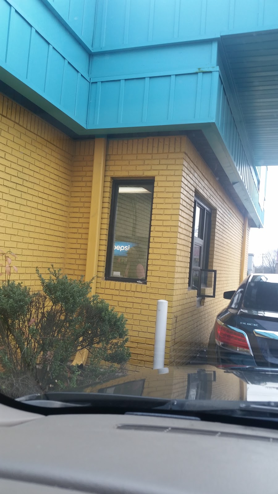 Shark’s Fish & Chicken on 12th and University | restaurant | 5900 W 12th St, Little Rock, AR 72204, USA | 5012803730 OR +1 501-280-3730